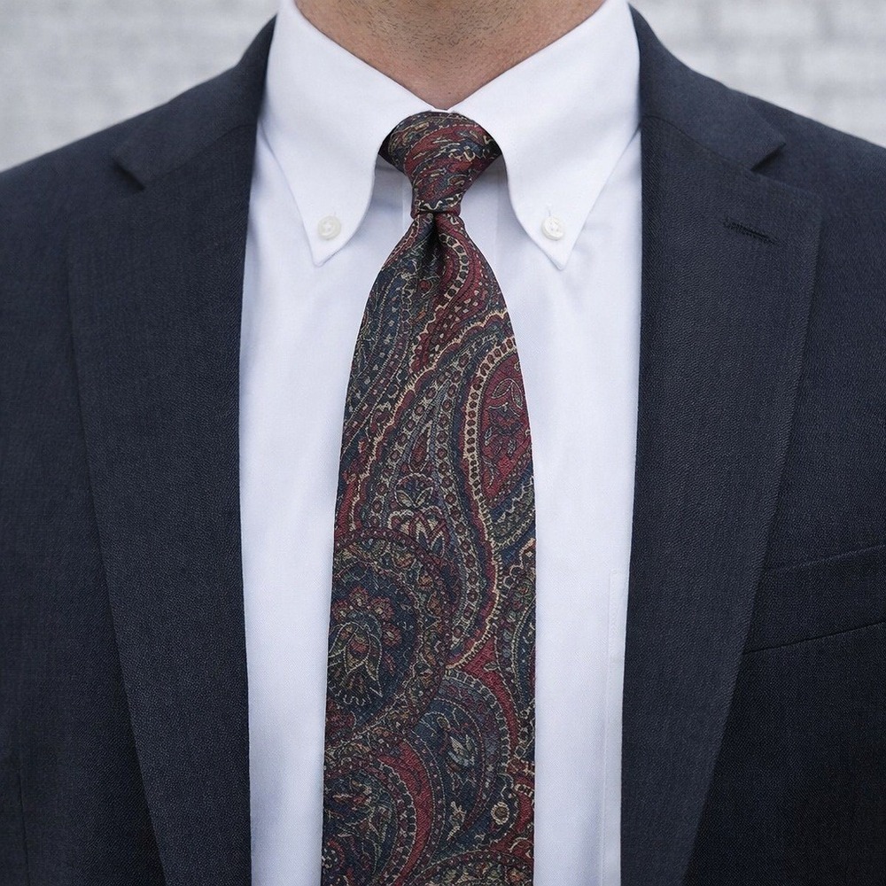 Surrey Sophisticate Mens Silk Paisley Tie Burgundy Blue Made in USA Italy Fabric